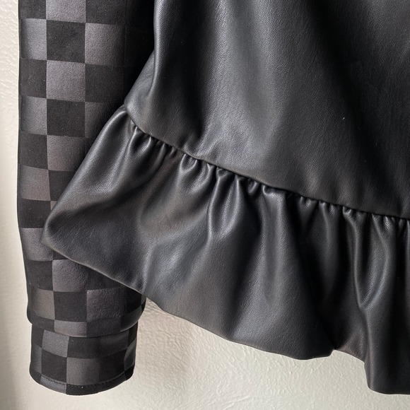 Disney Parks Her Collection Cruella de Vil Movie Faux Leather Jacket Black Sz1X - Picture 4 of 13